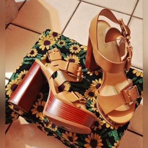 Micheal Kors Colby Leather Platform Sandal (Brand New) 4"in